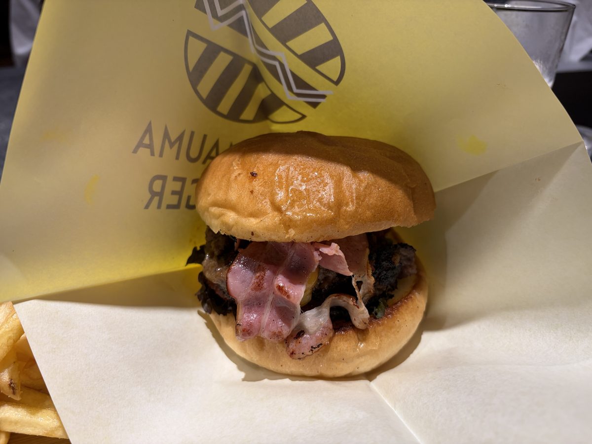 SHIMAUMA BURGERの淡路牛バーガー
