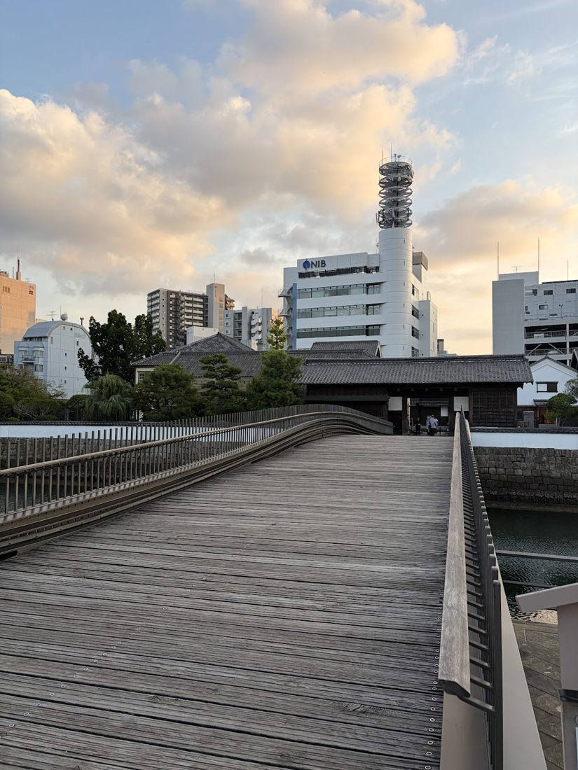 出島に架かる橋