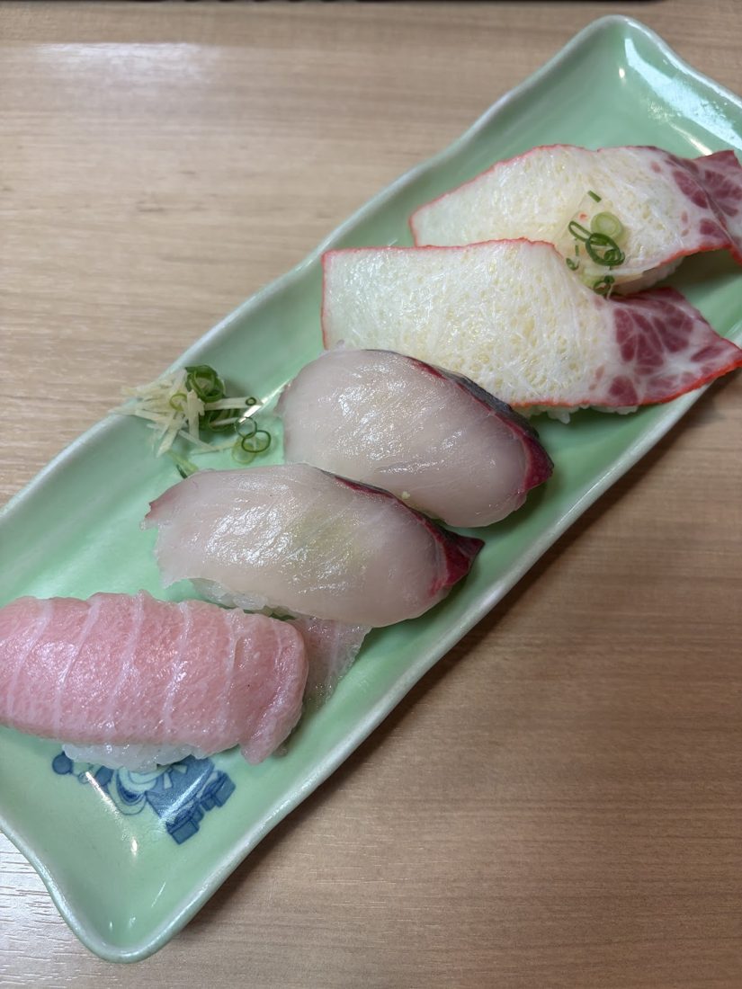 若竹丸のにぎり。シマアジ・エンガワなど